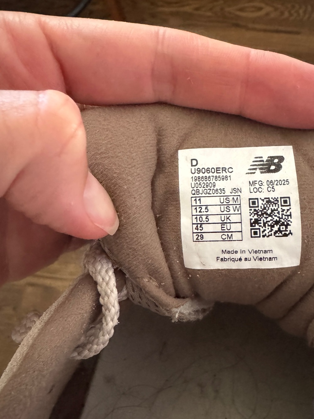 New Balance 9060 Men’s 11 - Beige Taupe Mesh Athletic Sneakers - Picture 3 of 3